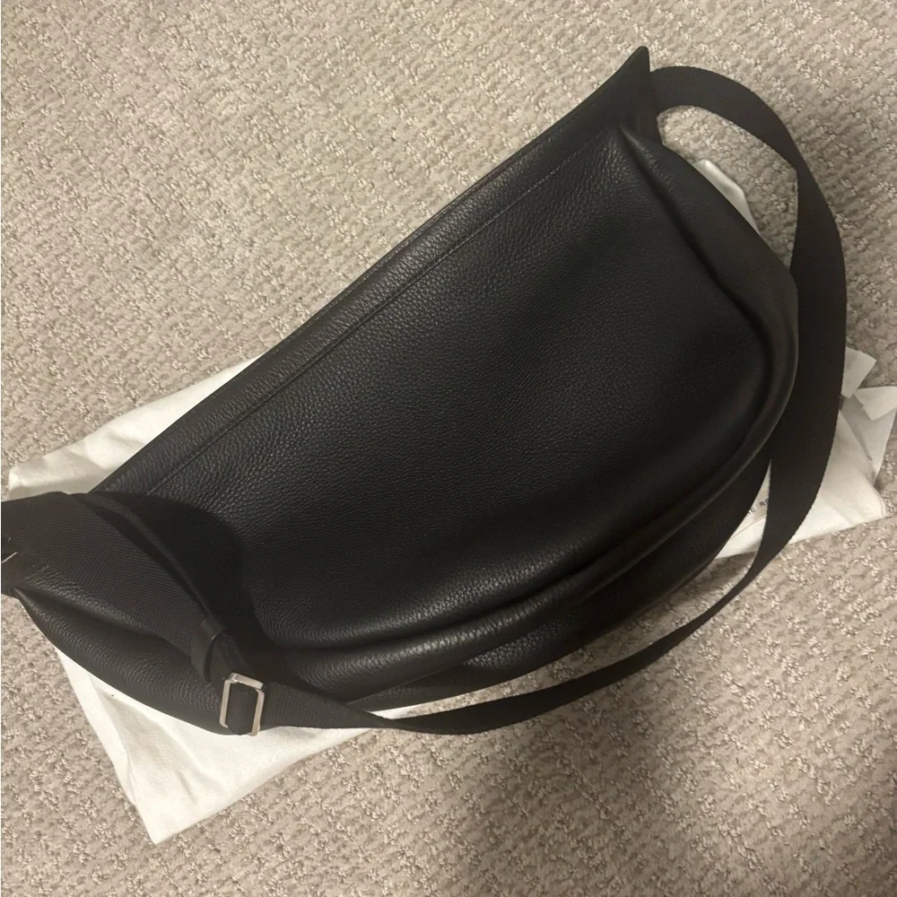 The Row Large Banana Bag - Picture 5 of 11